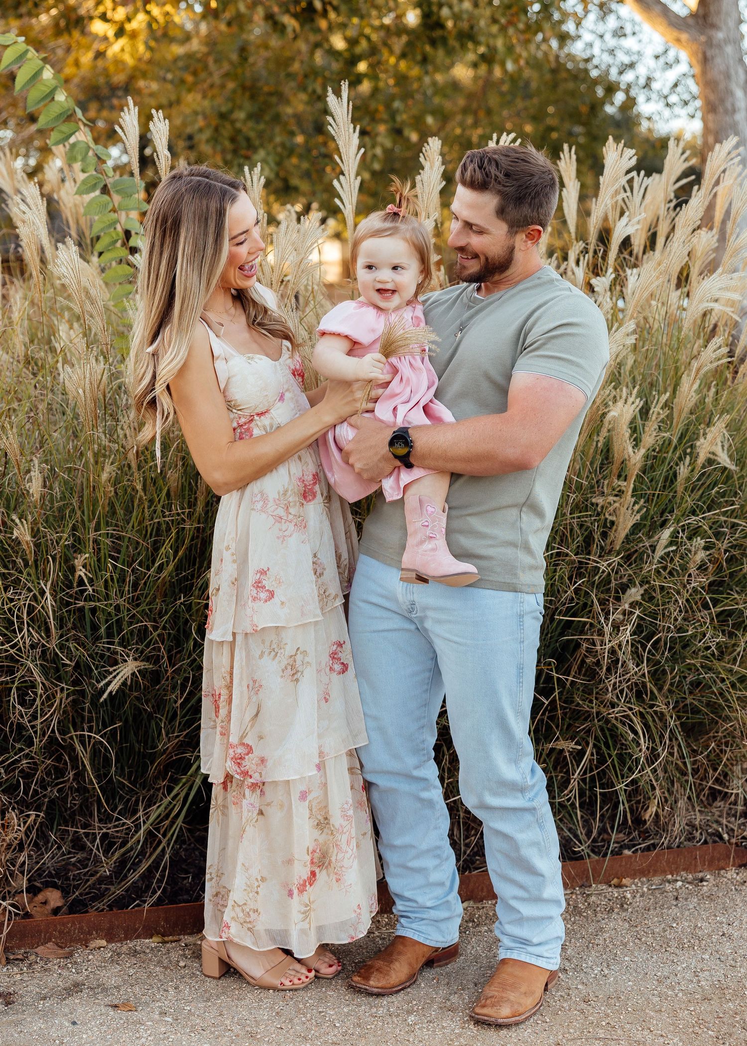 Houston lifestyle family photography by Gerry Myers Photo - family portrait outdoors in golden hour light