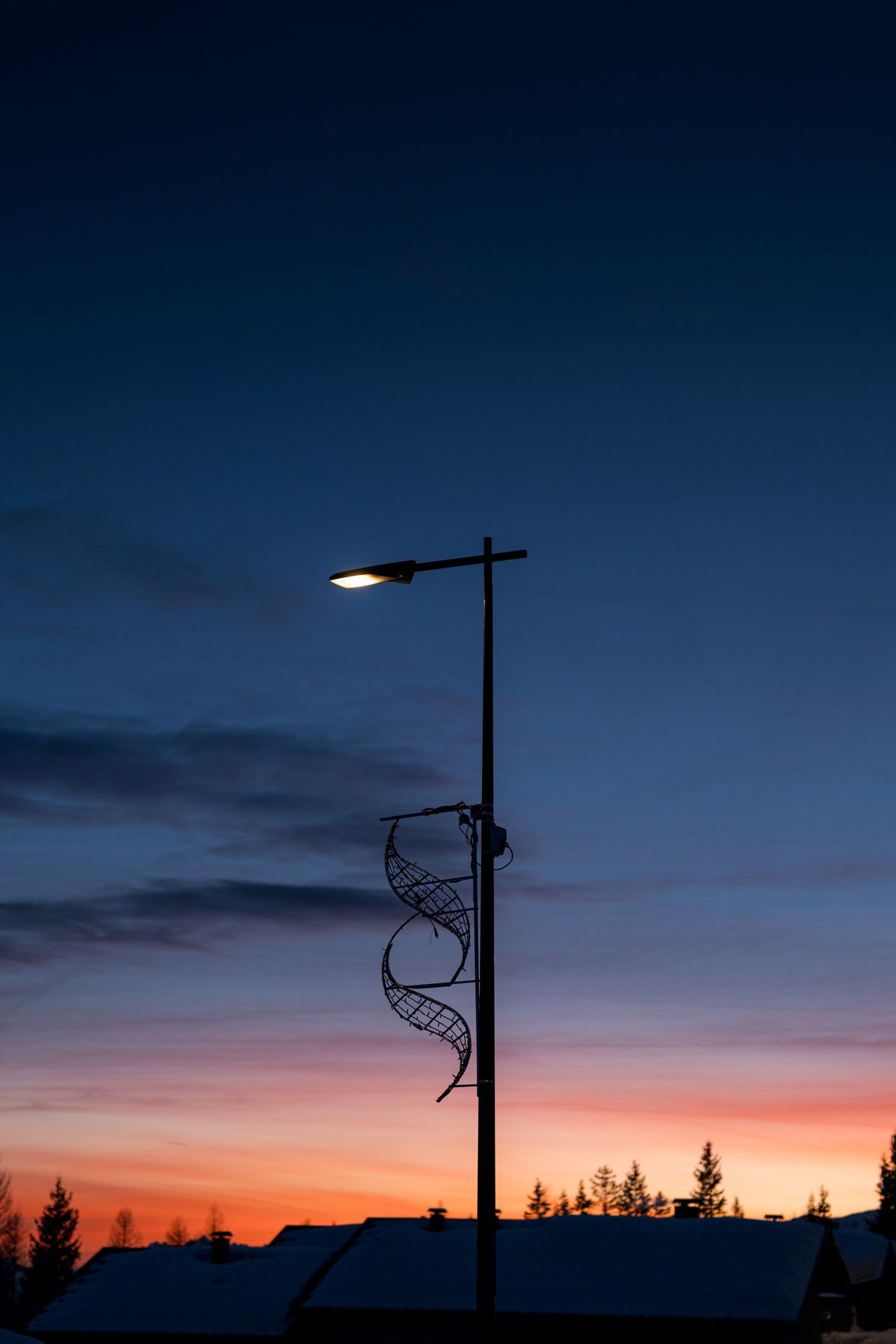 lampadaire au coucher du soleil