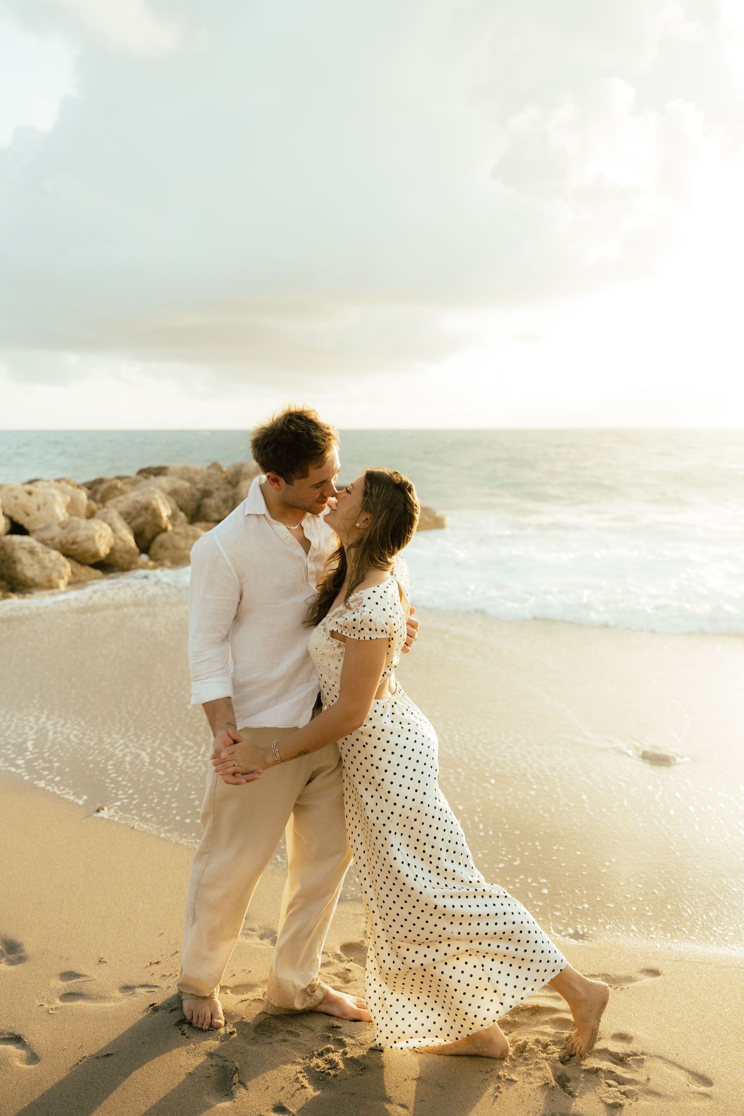 Jacksonville Beach engagement photos. Jacksonville Engagement Photographer, Jacksonville Wedding Photographer - Lindsay McDow Photography