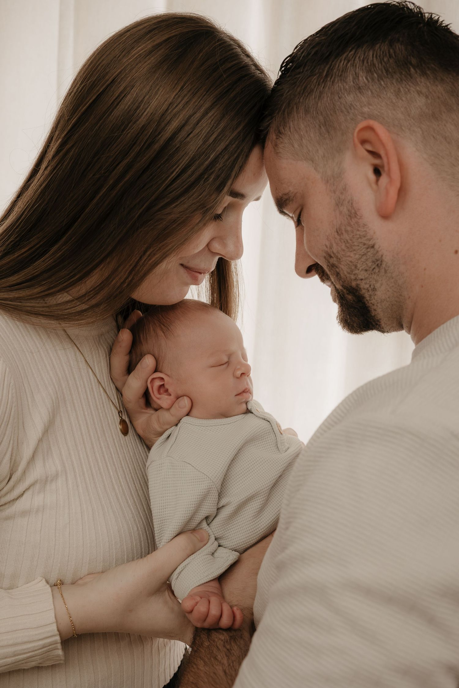 Newbornfotoshoot, newborn fotografie, close-up babyfoto's, beste babyfotograaf Limburg, studiofotoshoot newborn, newbornfoto's Limburg.