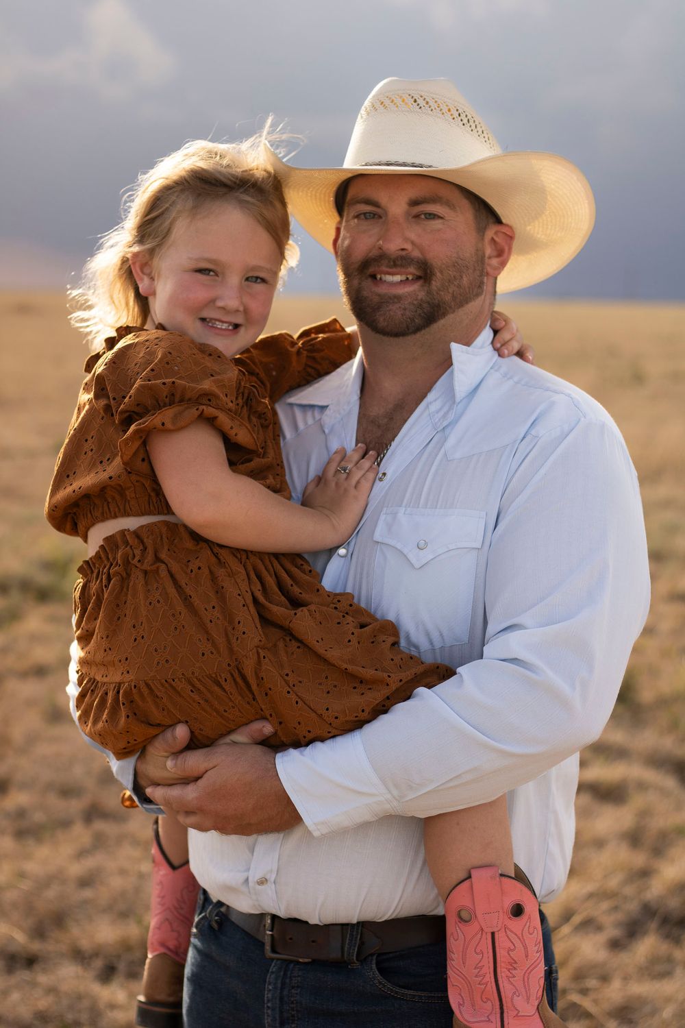 A father and daughter during a family photo session at an open field in Amarillo, Texas