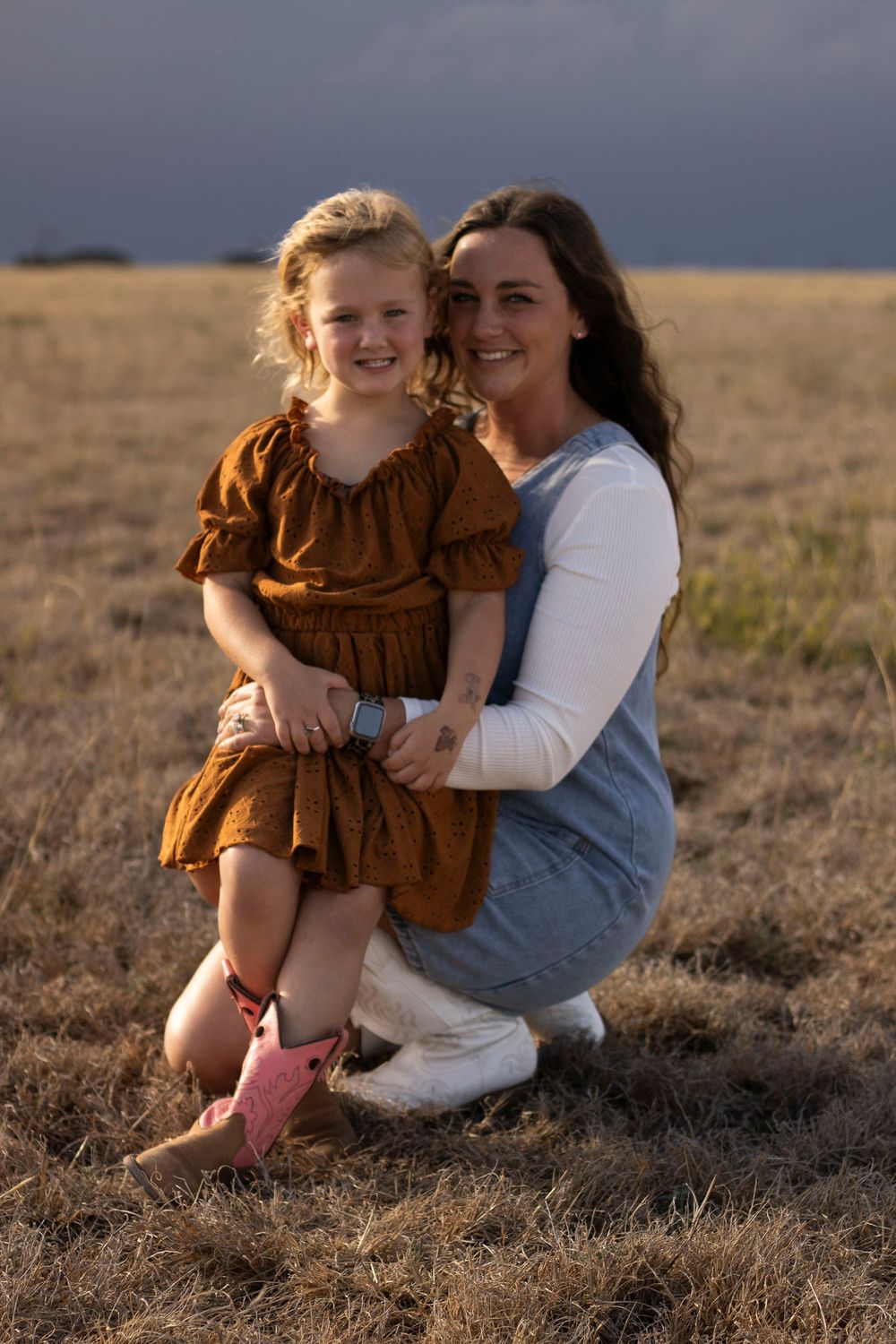 A mother and daughter during a family photo session at an open field in Amarillo, Texas