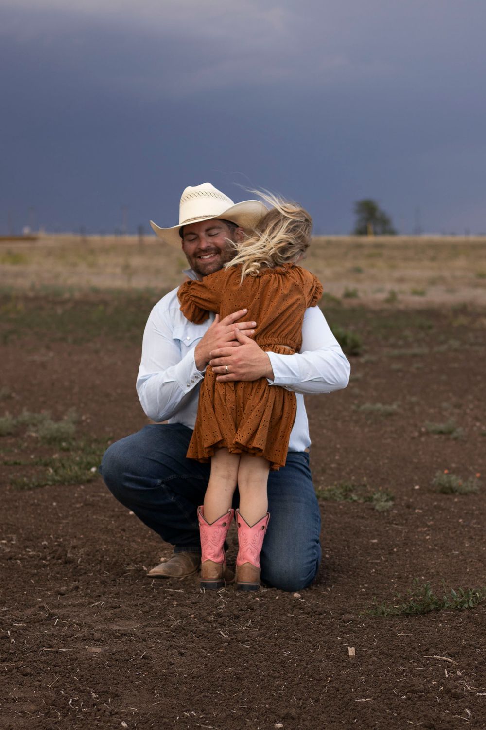 A father and daughter during a family photo session at an open field in Amarillo, Texas