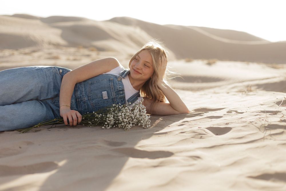 Girl Happy to Graduate in Utah and is a graduate. In the sand dunes