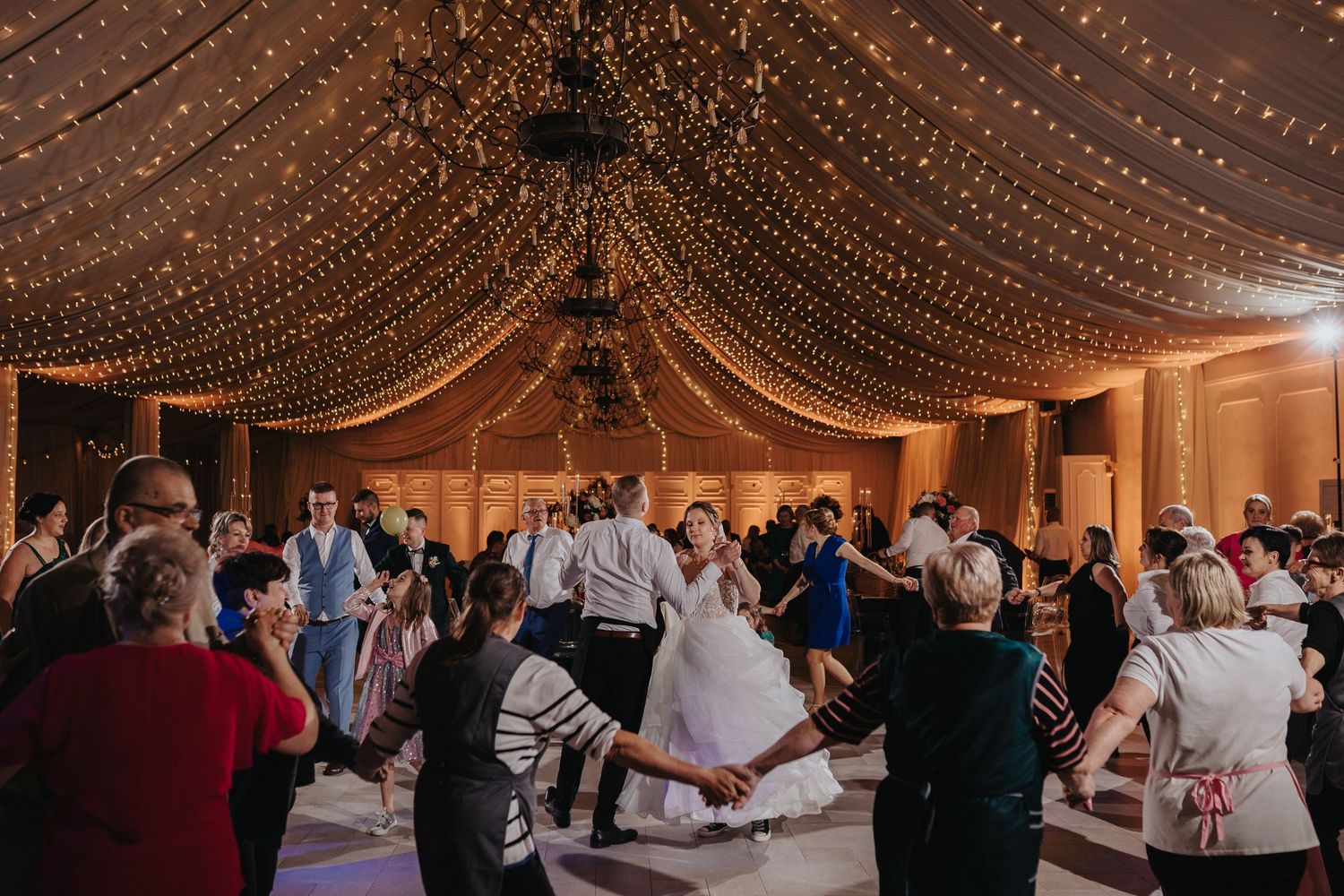 Sala weselna Miętowe wzgórza. Wojciech Grzegorczyk fotograf ślubny Olsztyn
