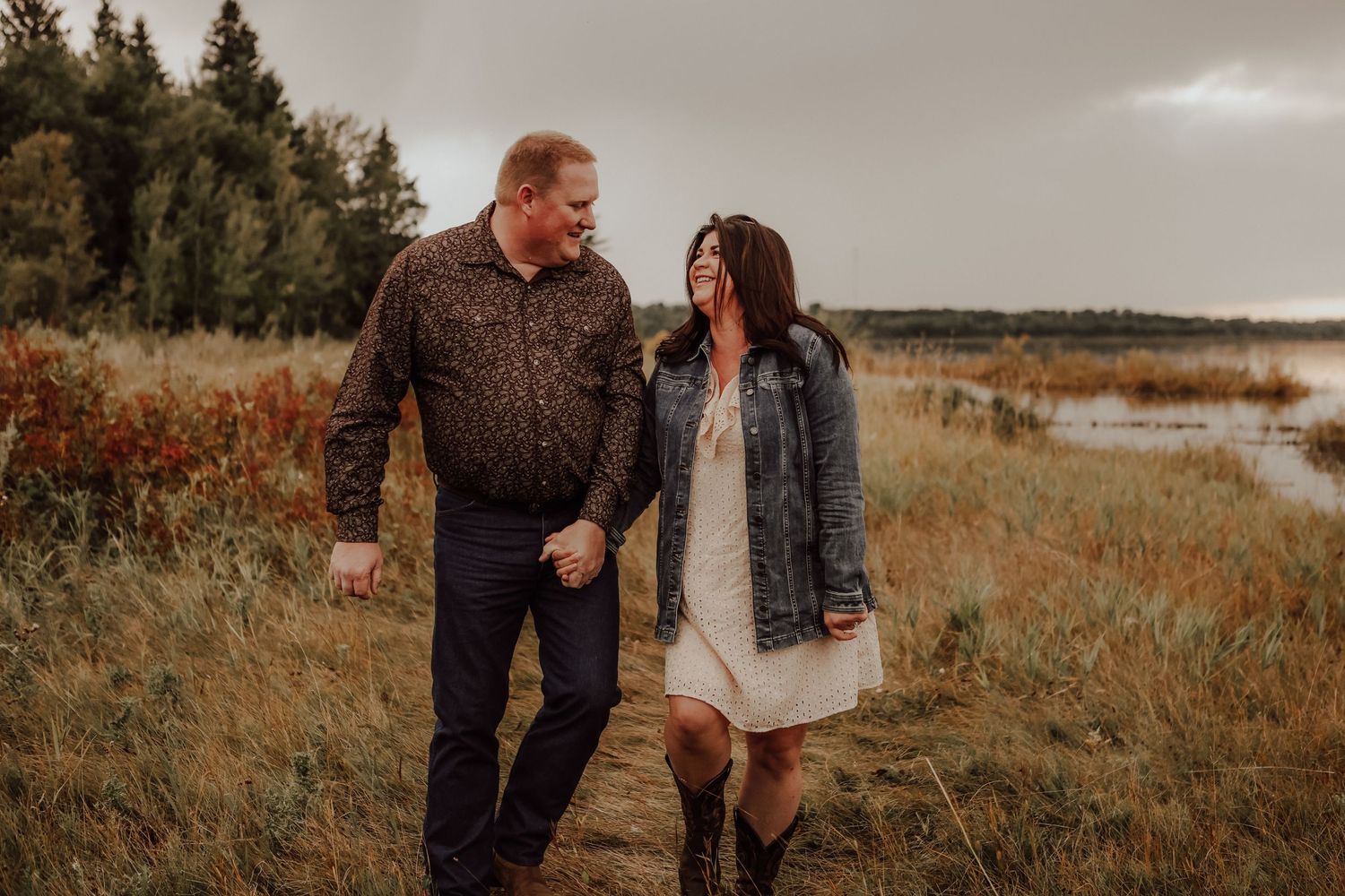 Outdoor Engagement Photographer Alberta | Calgary & Canmore Couples Photography | Adventure & Lifestyle Sessions in YYC & Canadian Rockies