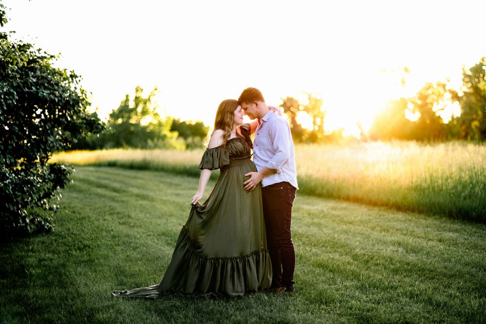 outdoor maternity photos shawnee mission park kansas