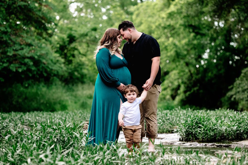 family of 3 posed in north kansas city creek