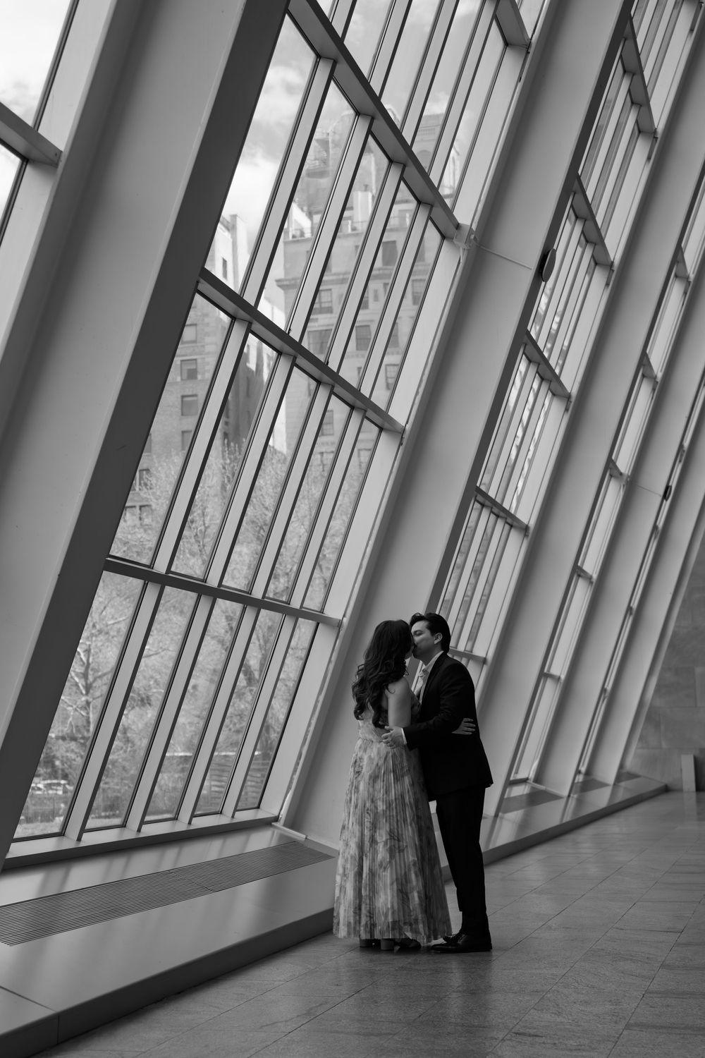 just married photoshoot at Museo de historia natural