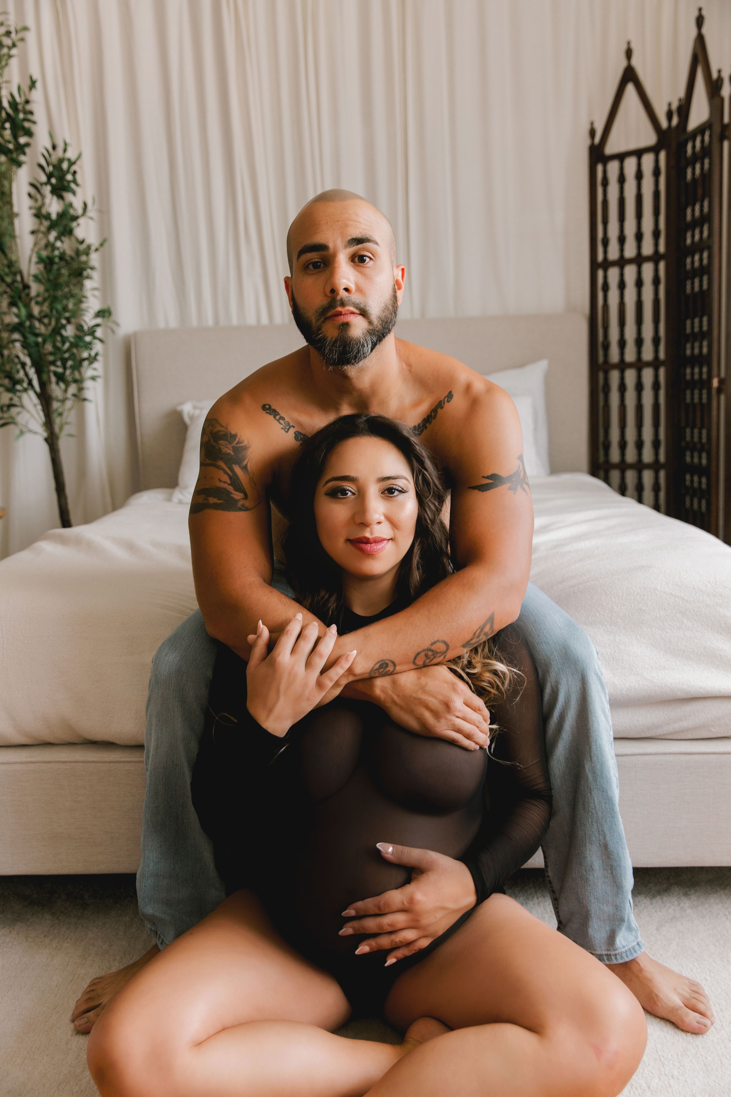 maternity session in Houston Texas with elegant, natural posing