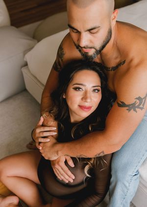 Romantic couples session in Houston Texas with elegant, natural posing