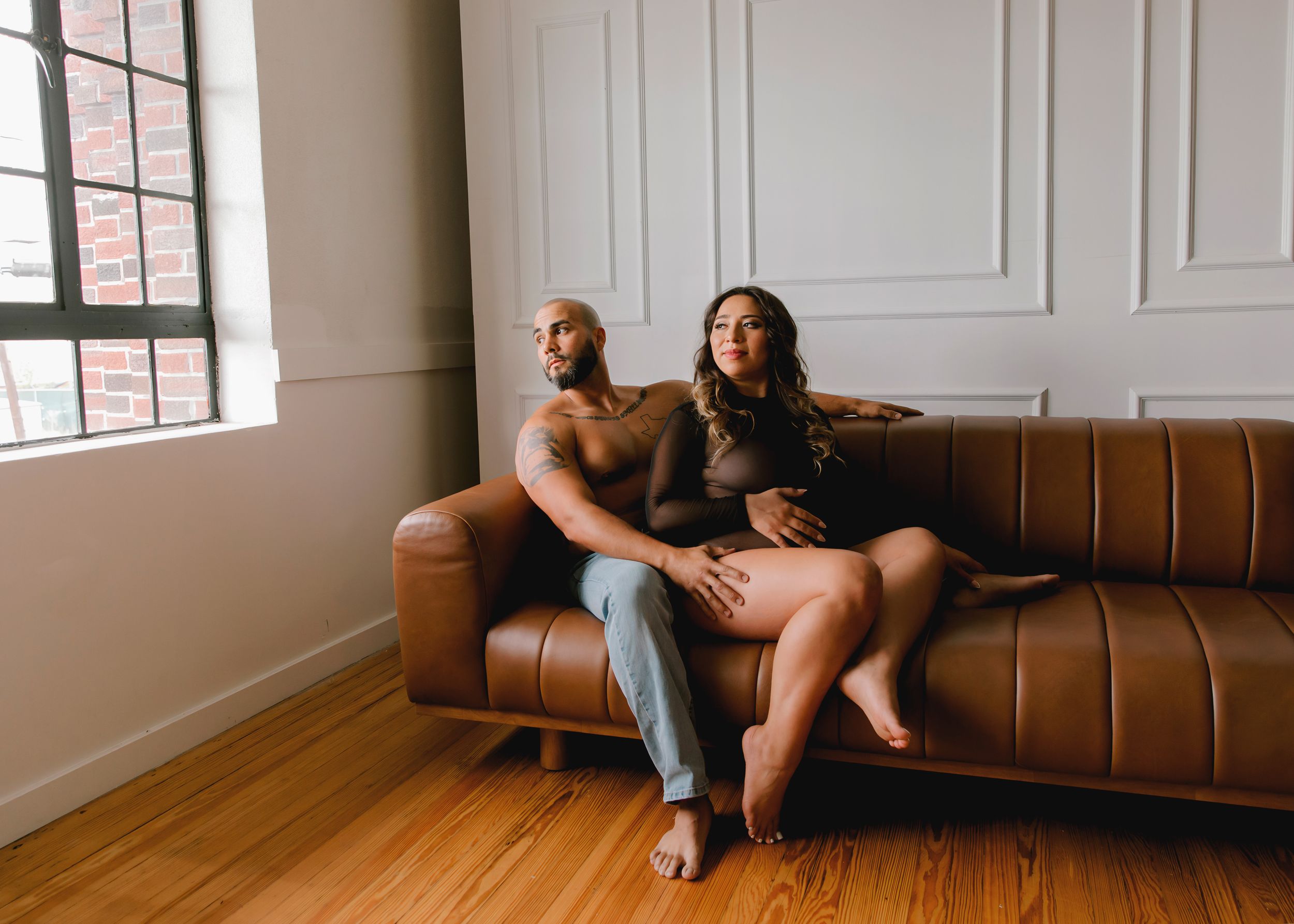 maternity session in Houston Texas with elegant, natural posing