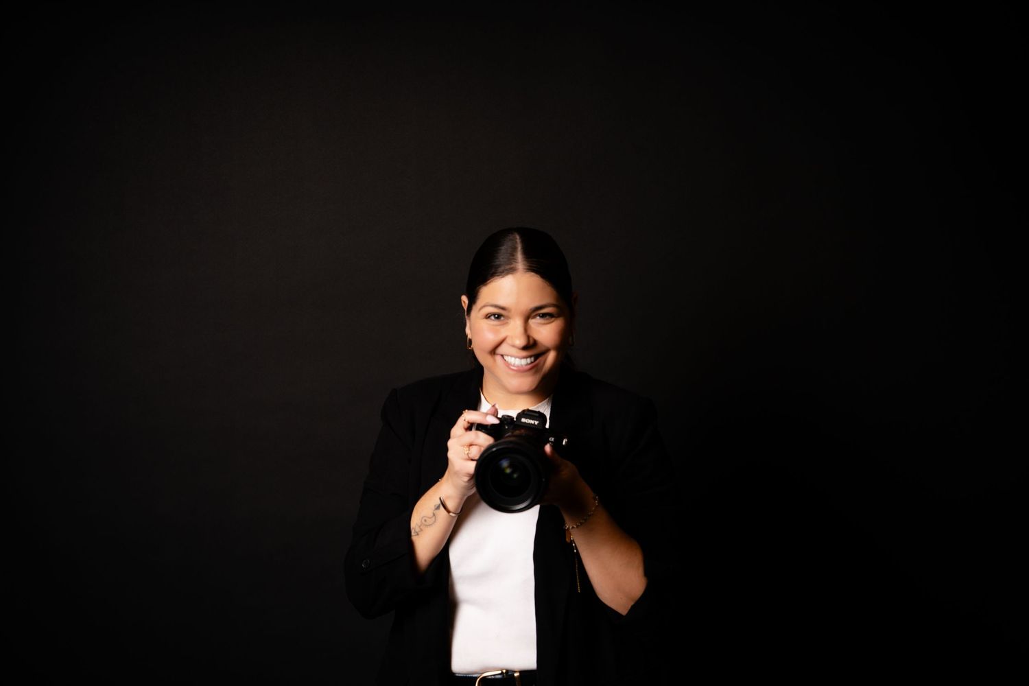 Wedding photographer in Central PA, providing services for engagement photoshoot, elopements in Harrisburg, Lancaster, Hershey, and York, PA