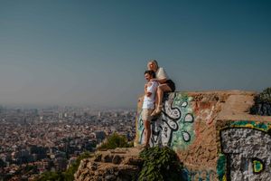 Barcelona couples photoshoot with skyline views at Carmel Bunkers