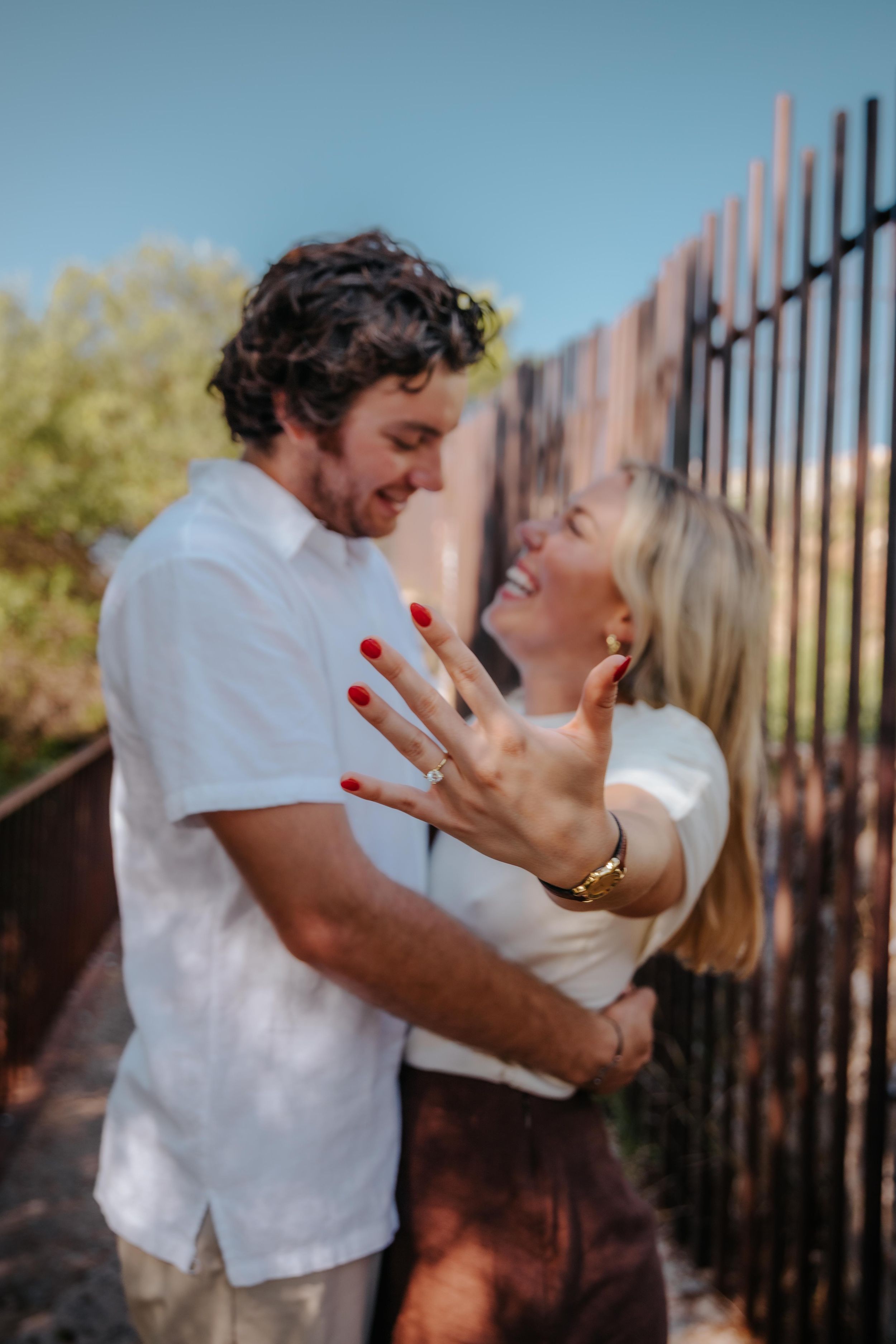 romantic couple photoshoot at the Carmel Bunkers in Barcelona