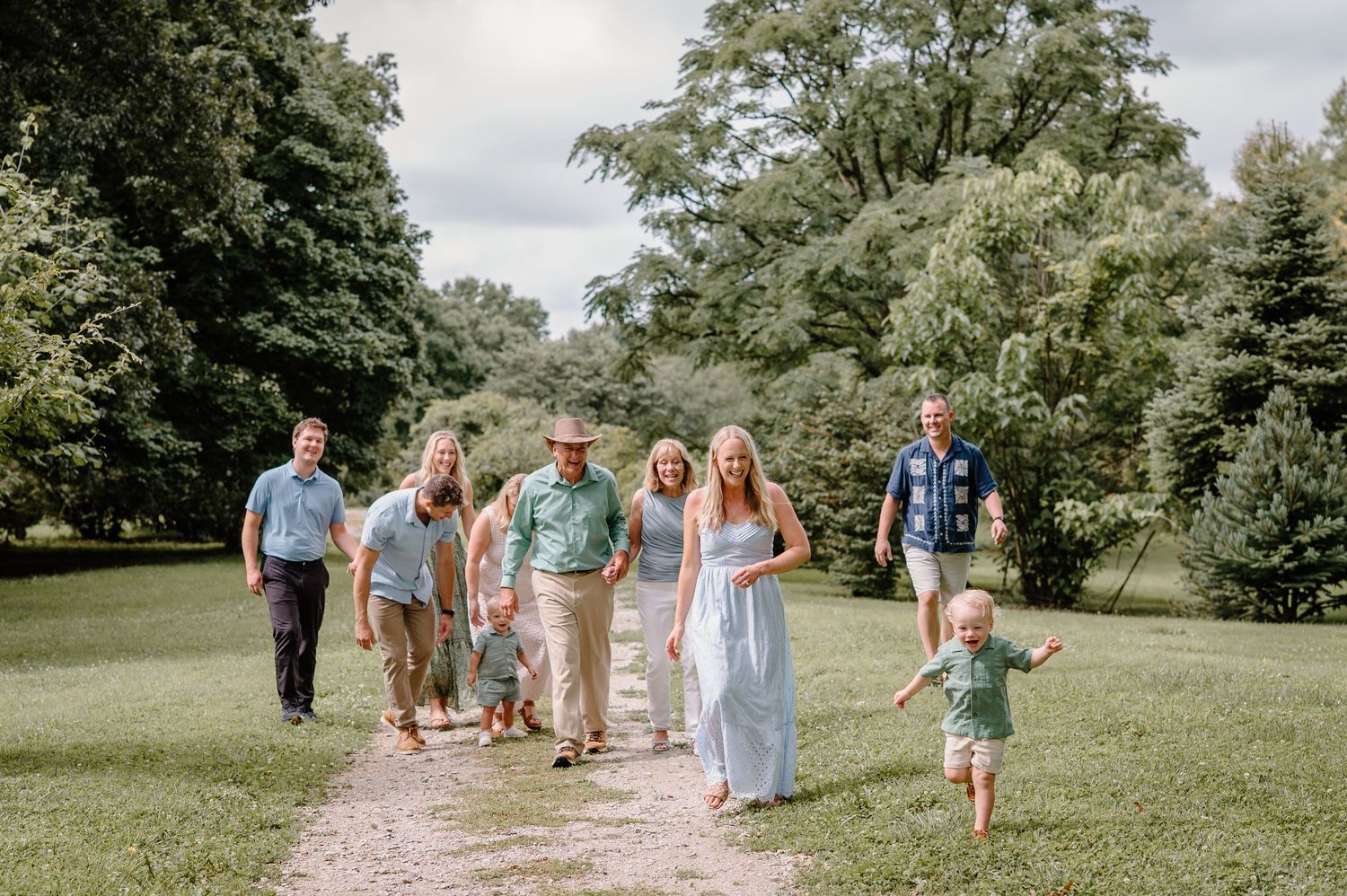 Extended family walking down path at Sharon Woods by K Herman Photography in Cincinnati