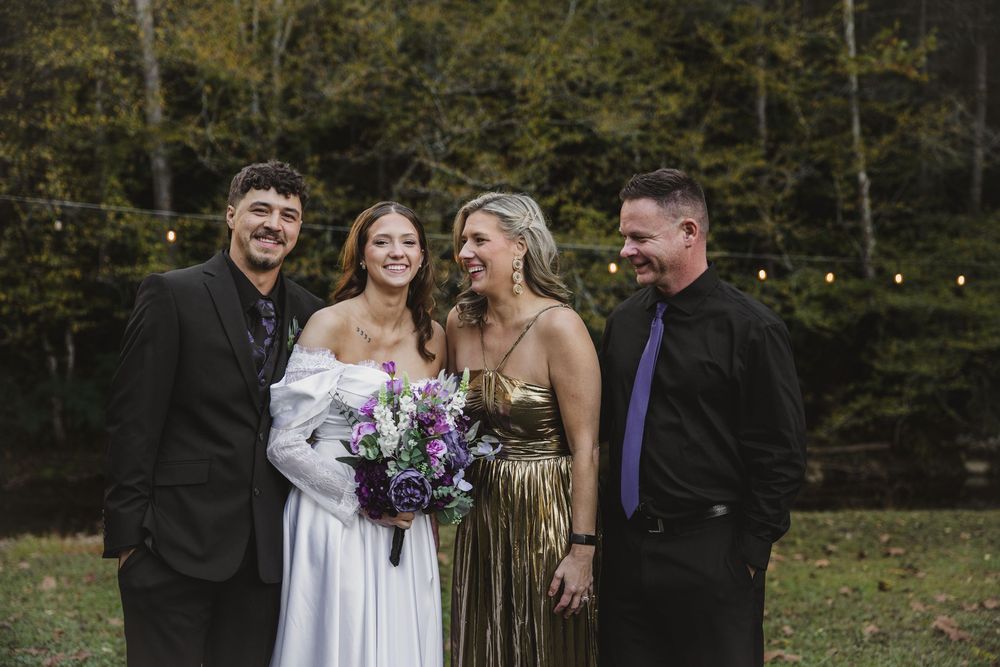 Wedding family portraits at The Pearl of the Valley venue in Sevierville, Tennessee