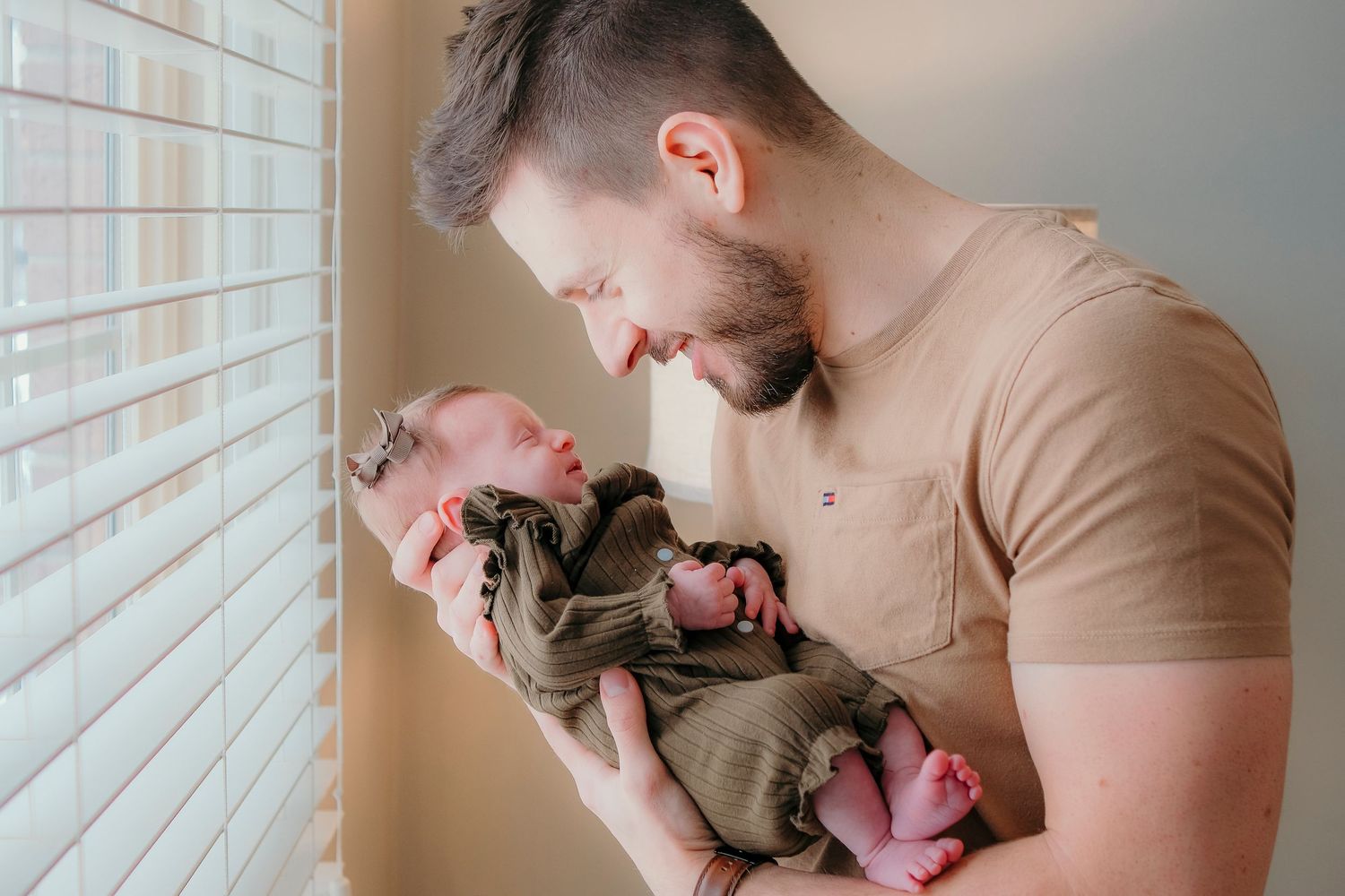 Father bonding with newborn baby at home - Lifestyle newborn photography by Gesiel Martins in Rochester Hills, MI