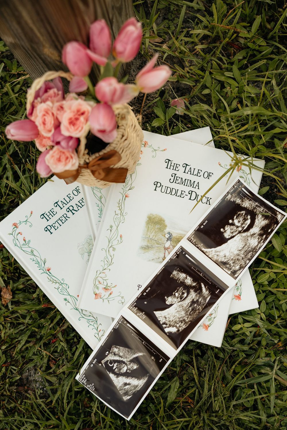 Pregnancy Announcement in Florida. Jacksonville Pregnancy Announcement Photos, Jacksonville Maternity Photographer Lindsay McDow Photography