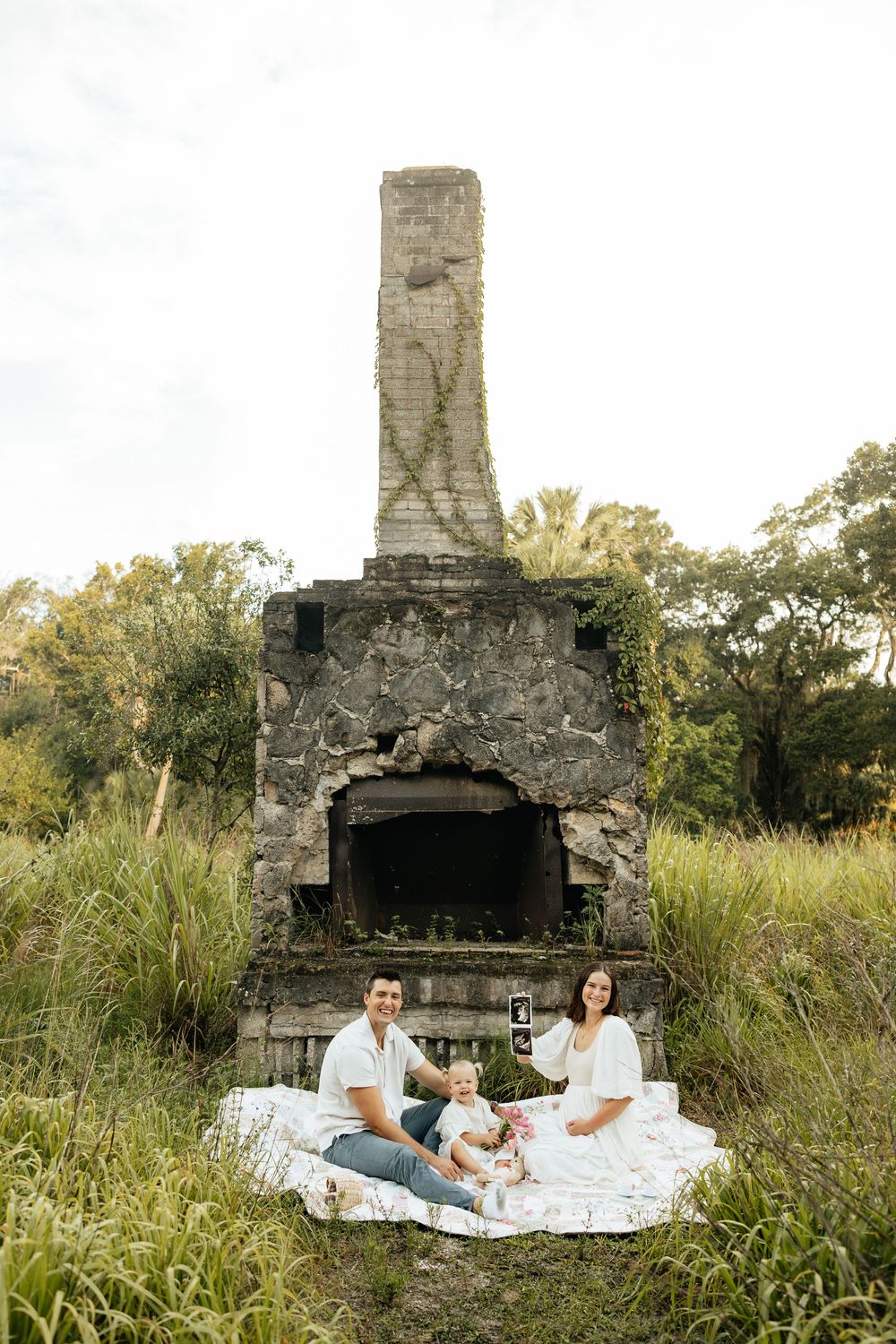 Pregnancy Announcement in Florida. Jacksonville Pregnancy Announcement Photos, Jacksonville Maternity Photographer Lindsay McDow Photography
