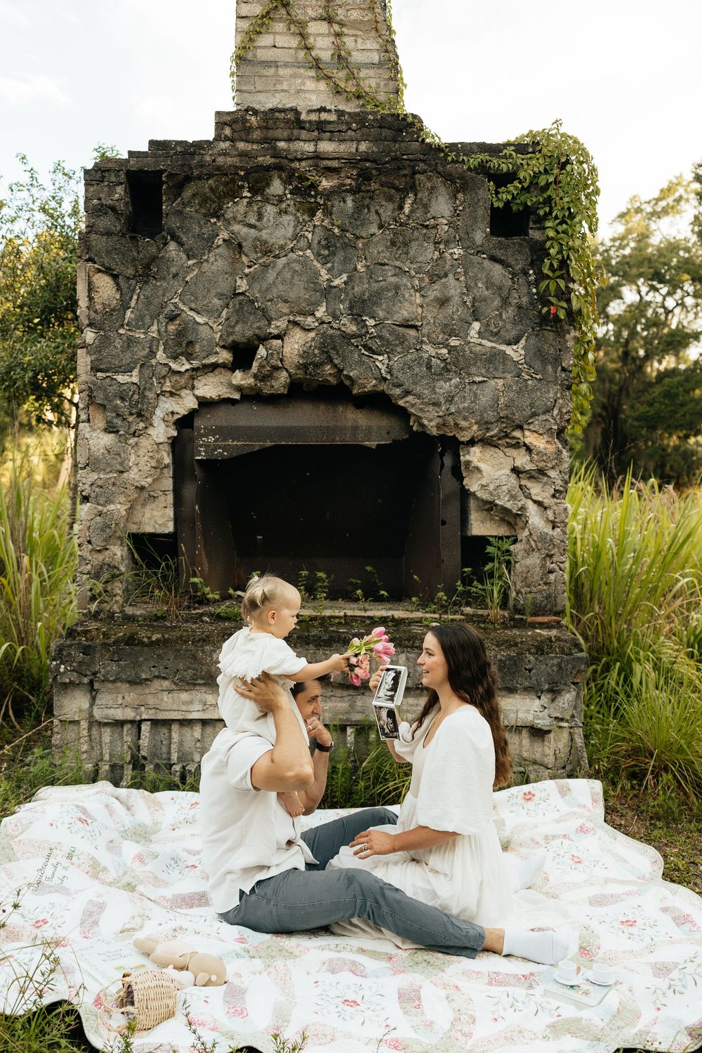 Pregnancy Announcement in Florida. Jacksonville Pregnancy Announcement Photos, Jacksonville Maternity Photographer Lindsay McDow Photography