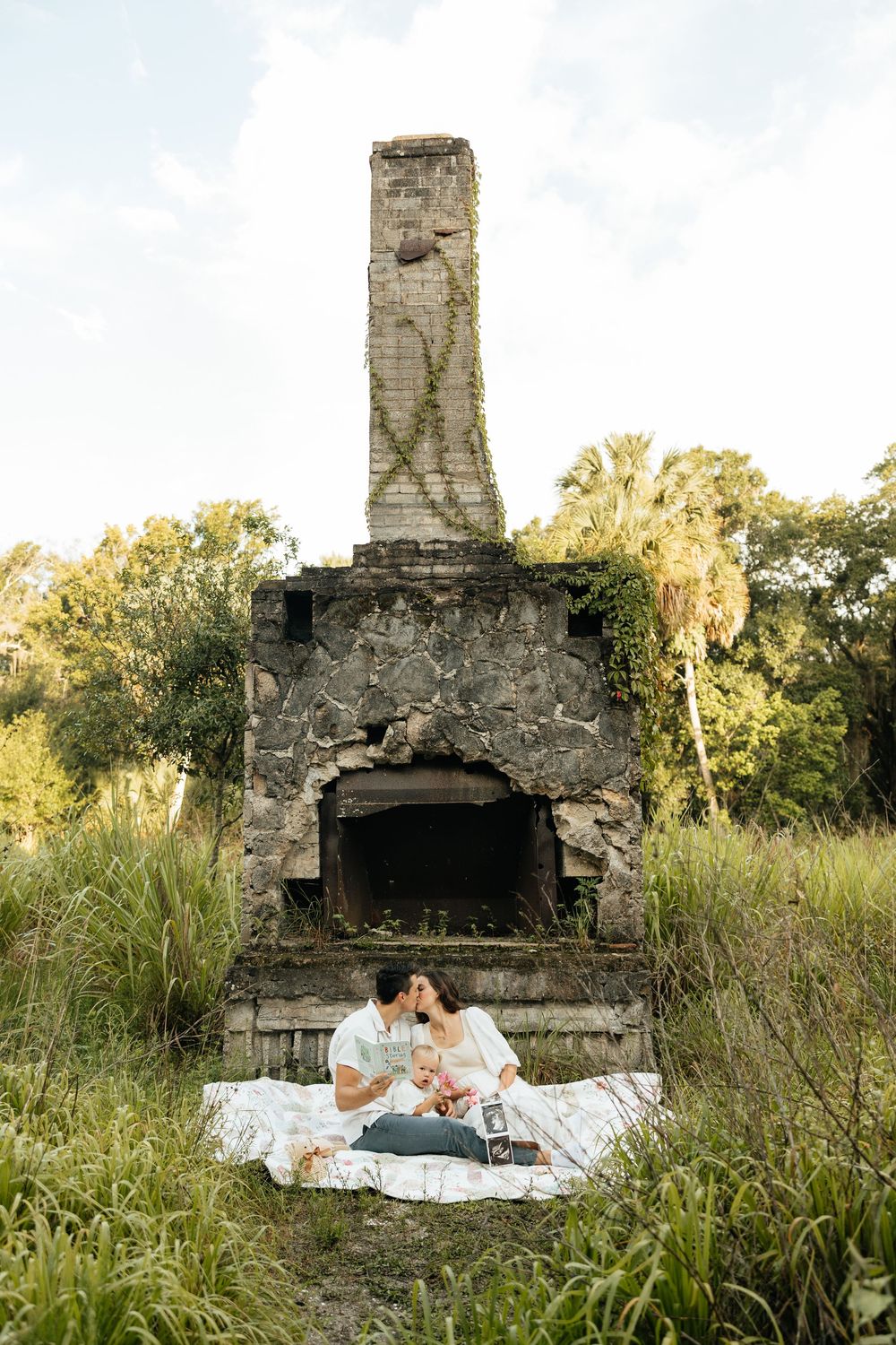 Pregnancy Announcement in Florida. Jacksonville Pregnancy Announcement Photos, Jacksonville Maternity Photographer Lindsay McDow Photography