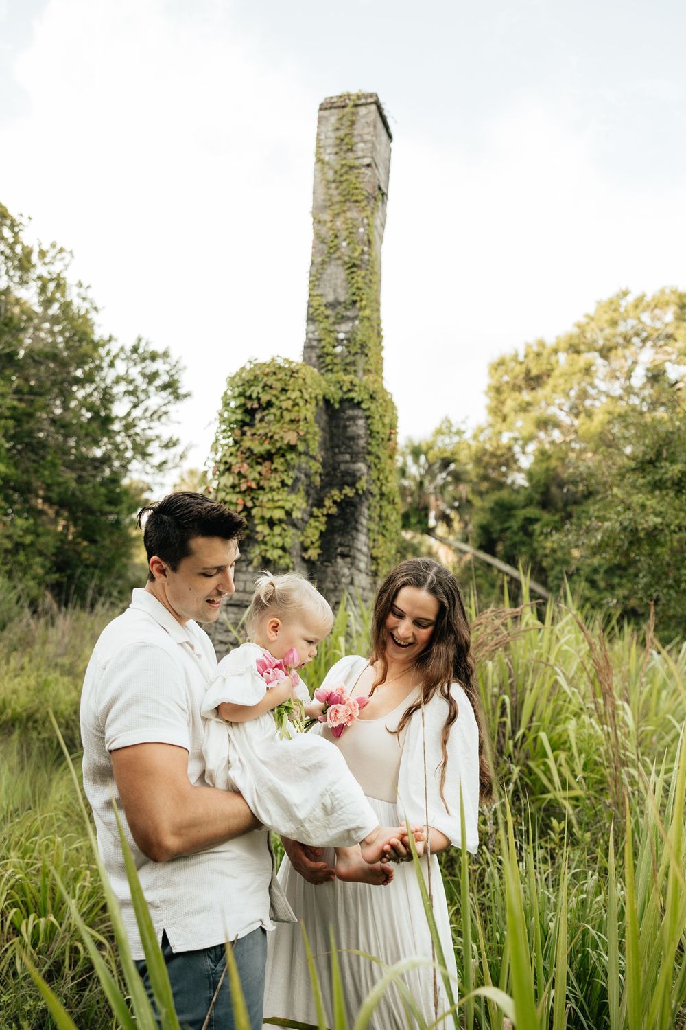 Pregnancy Announcement in Florida. Jacksonville Pregnancy Announcement Photos, Jacksonville Maternity Photographer Lindsay McDow Photography