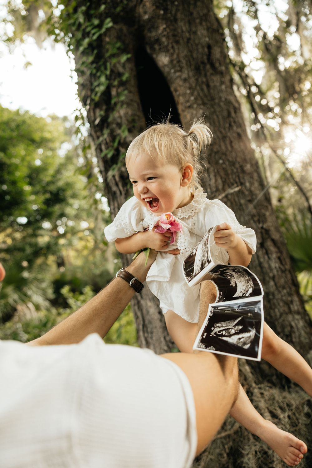 Pregnancy Announcement in Florida. Jacksonville Pregnancy Announcement Photos, Jacksonville Maternity Photographer Lindsay McDow Photography