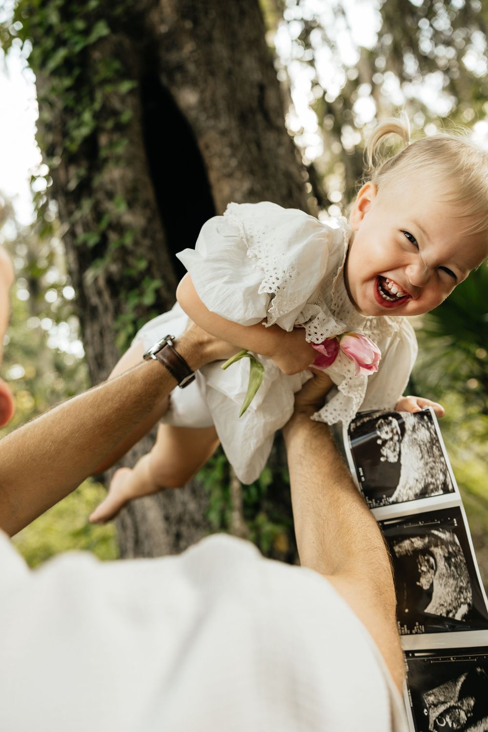 Pregnancy Announcement in Florida. Jacksonville Pregnancy Announcement Photos, Jacksonville Maternity Photographer Lindsay McDow Photography