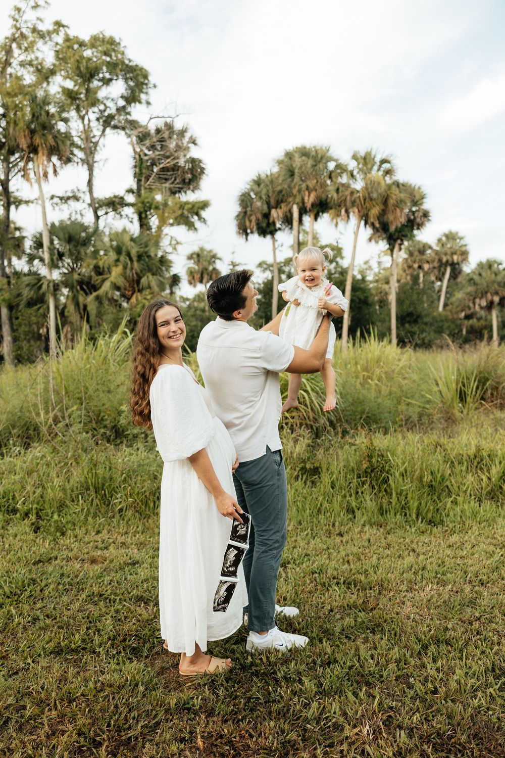 Pregnancy Announcement in Florida. Jacksonville Pregnancy Announcement Photos, Jacksonville Maternity Photographer Lindsay McDow Photography