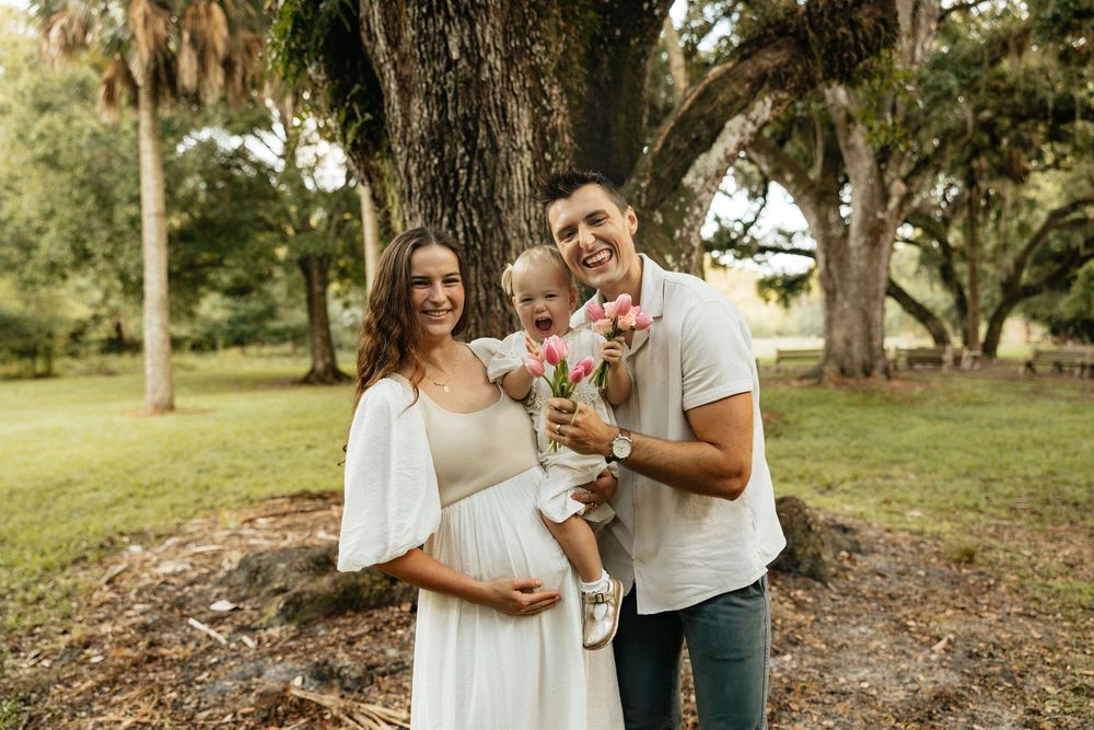 Pregnancy Announcement in Florida. Jacksonville Pregnancy Announcement Photos, Jacksonville Maternity Photographer Lindsay McDow Photography