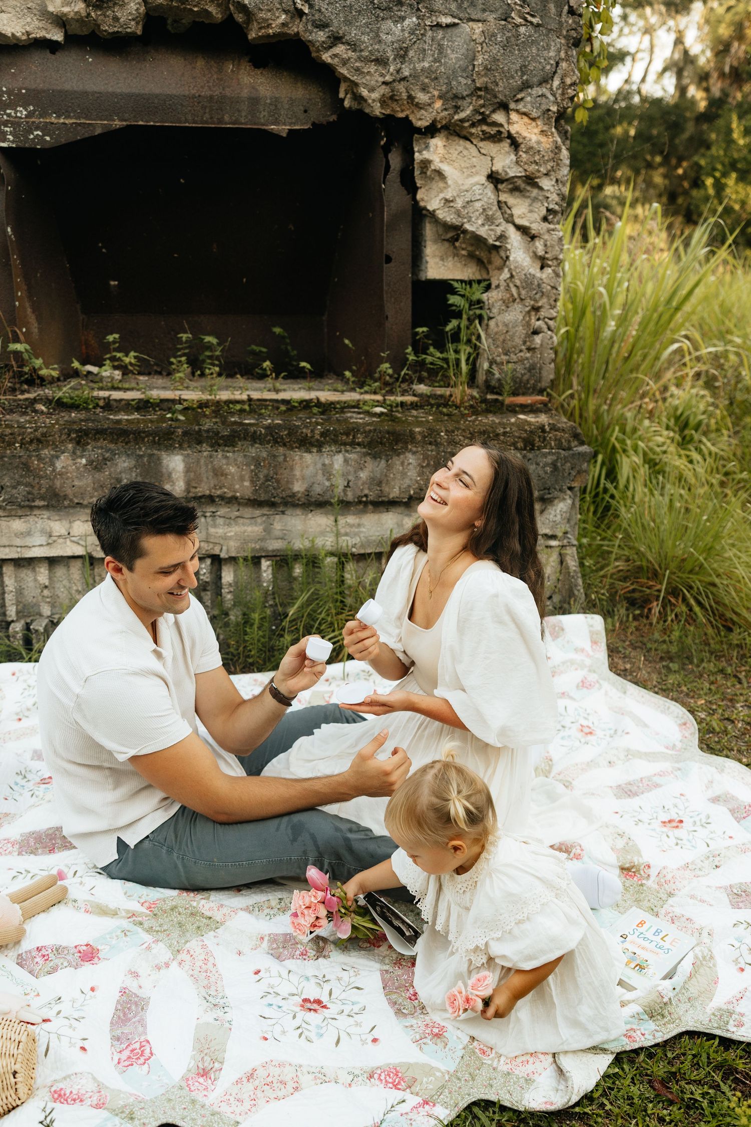 Pregnancy Announcement in Florida. Jacksonville Pregnancy Announcement Photos, Jacksonville Maternity Photographer Lindsay McDow Photography