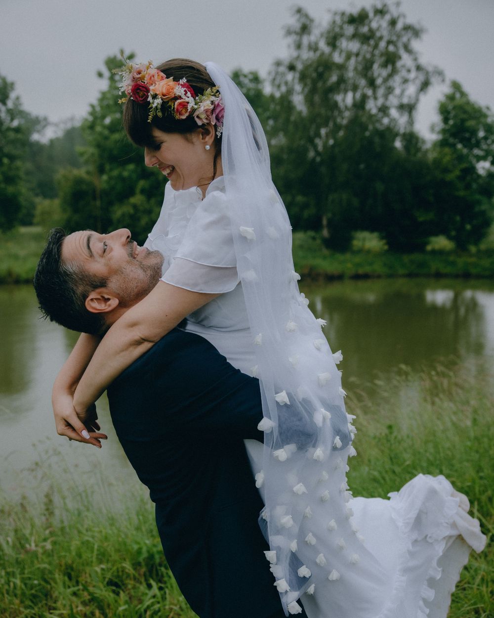 Découvrez le mariage de Vanessa & Denis à la Ferme du Château de Poix, capturé par Julie Fox Photography Une célébration unique à Bouillancy