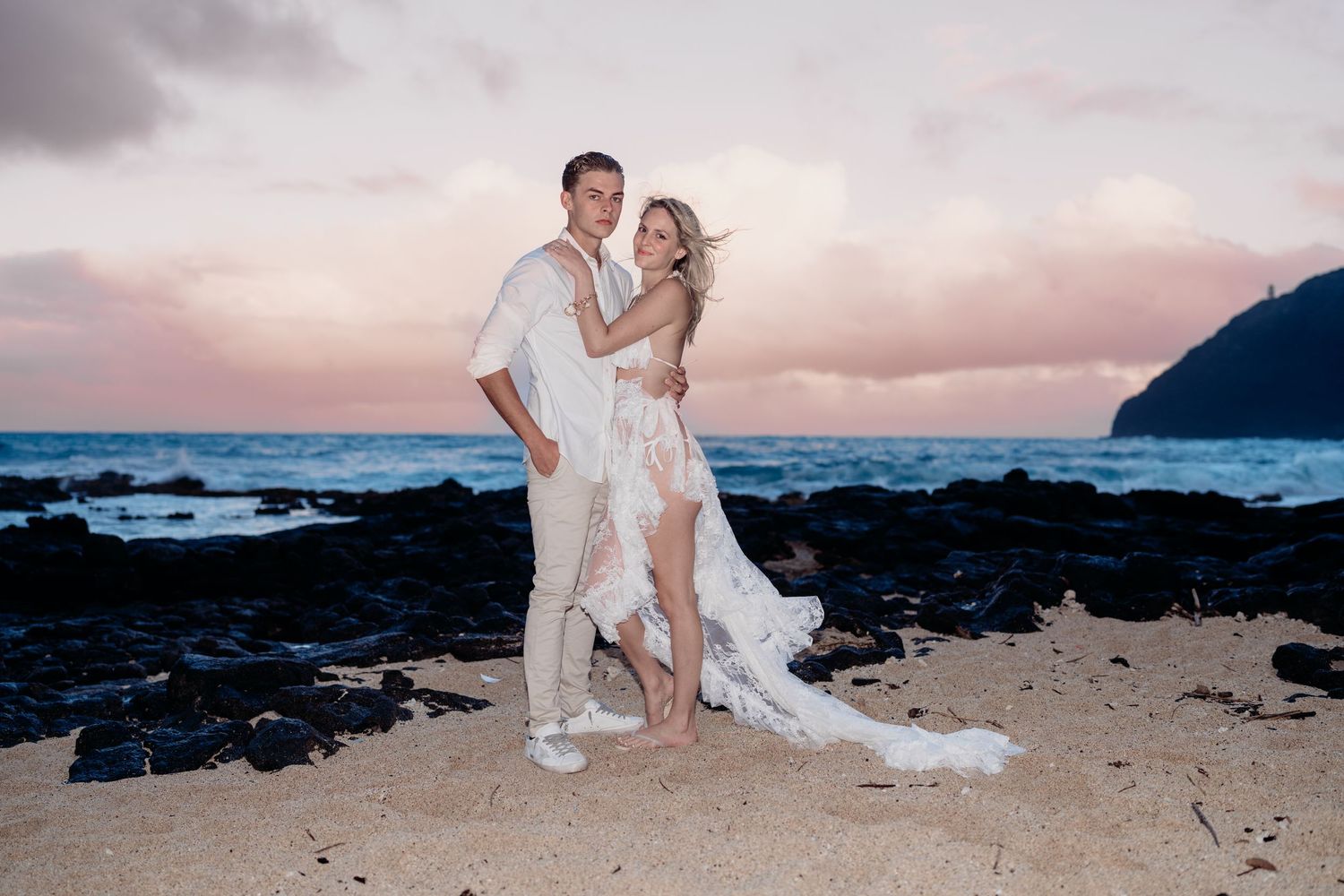 Wedding photographer Oahu Hawaii
Couple Photoshoot 
wedding at the beach photoshoot
Beach wedding Oahu Hawaii
Beach ceremony Oahu Hawaii