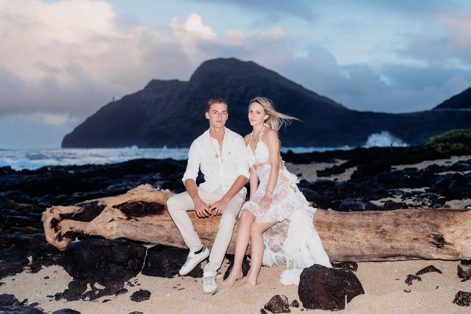 Wedding photographer Oahu Hawaii
Couple Photoshoot 
wedding at the beach photoshoot
Beach wedding Oahu Hawaii
Beach ceremony Oahu Hawaii