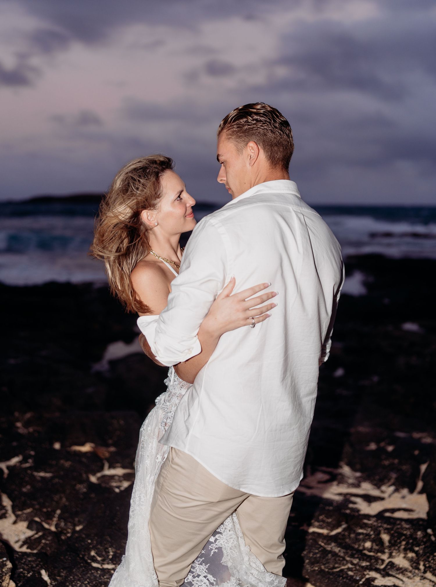 Wedding photographer Oahu Hawaii
Couple Photoshoot 
wedding at the beach photoshoot
Beach wedding Oahu Hawaii
Beach ceremony Oahu Hawaii