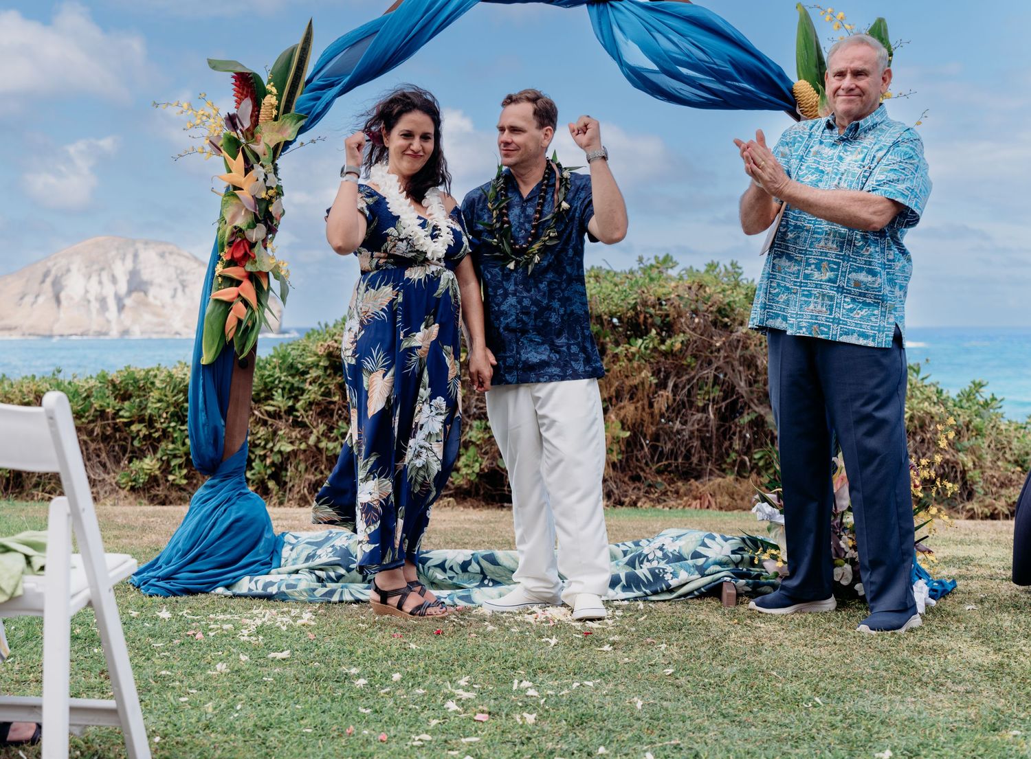 Wedding photographer Oahu Hawaii
Couple Photoshoot 
wedding at the beach photoshoot
Beach wedding Oahu Hawaii
Beach ceremony Oahu Hawaii