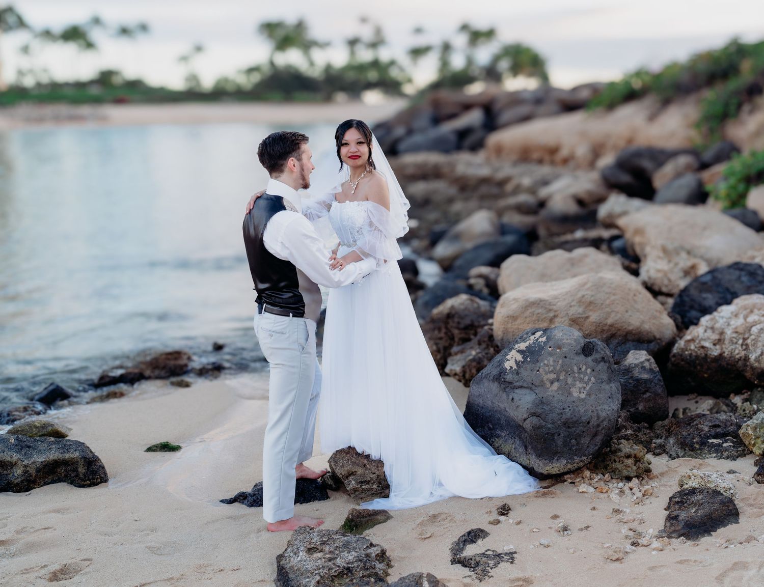 Hawaii Oahu sunrise sunset beach proposal engagement wedding couple family photoshoot photography
