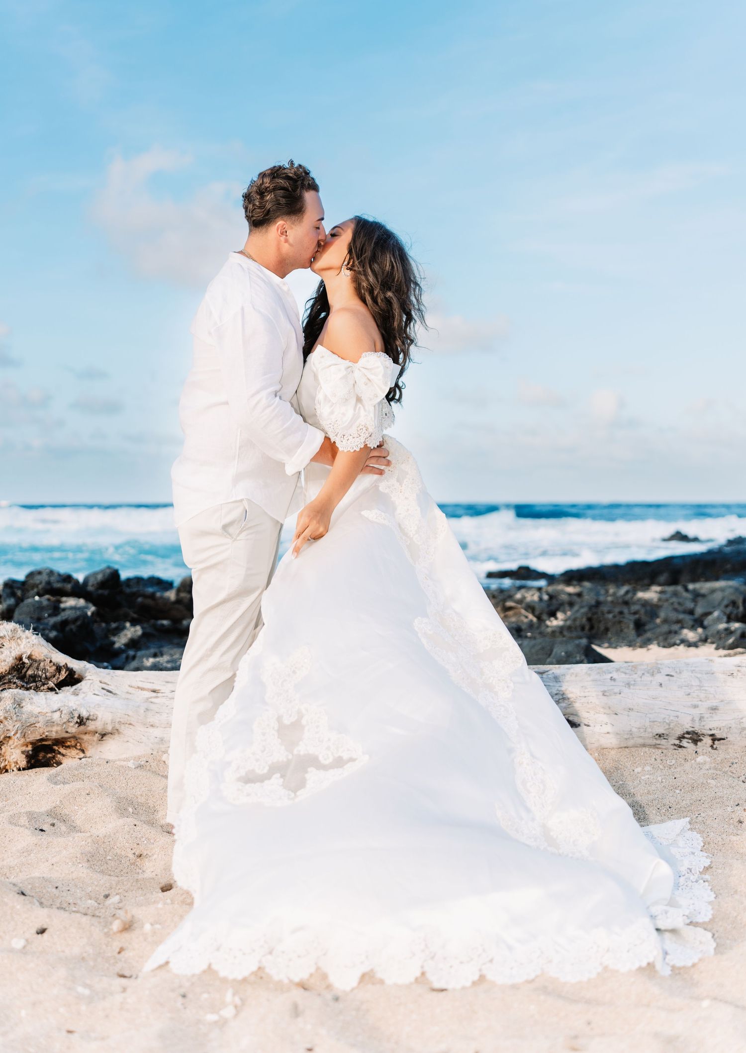 Wedding photographer Oahu Hawaii
Couple Photoshoot 
wedding at the beach photoshoot
Beach wedding Oahu Hawaii
Beach ceremony Oahu Hawaii