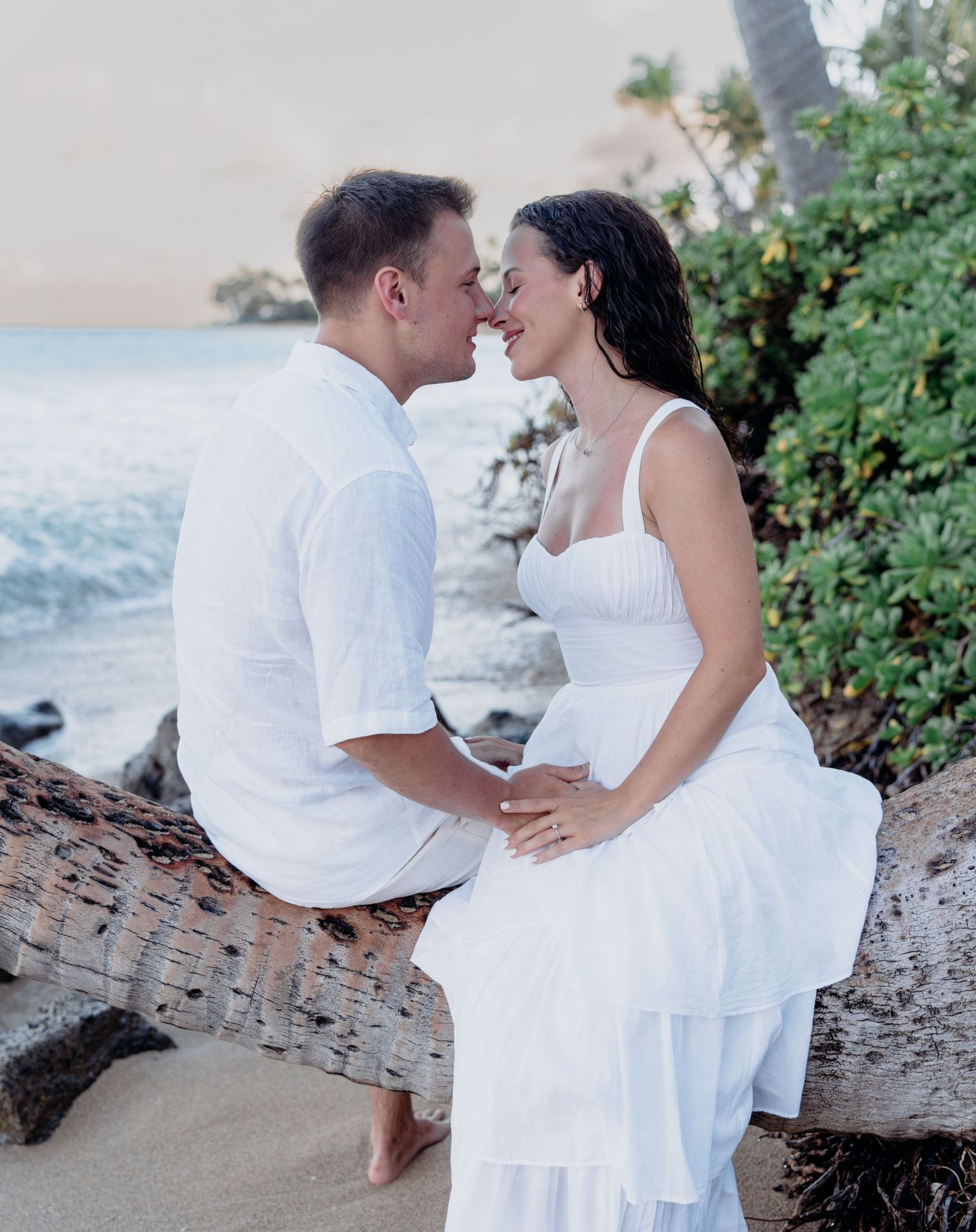 Wedding photographer Oahu Hawaii
Couple Photoshoot 
wedding at the beach photoshoot
Beach wedding Oahu Hawaii
Beach ceremony Oahu Hawaii