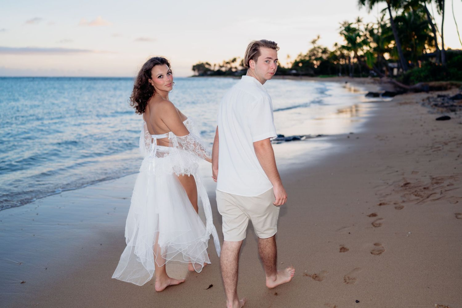 Wedding photographer Oahu Hawaii
Couple Photoshoot 
wedding at the beach photoshoot
Beach wedding Oahu Hawaii
Beach ceremony Oahu Hawaii