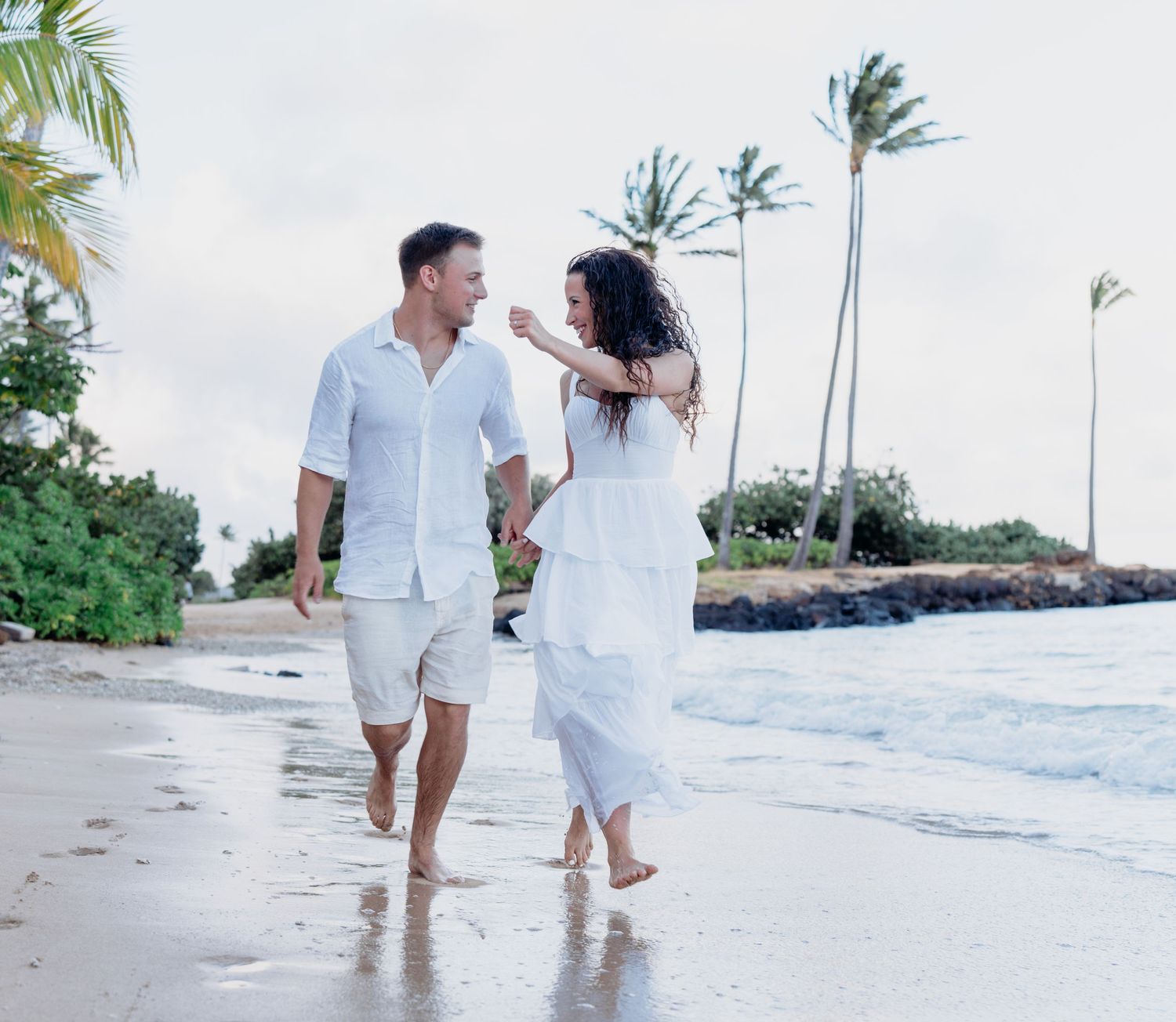 Wedding photographer Oahu Hawaii
Couple Photoshoot 
wedding at the beach photoshoot
Beach wedding Oahu Hawaii
Beach ceremony Oahu Hawaii