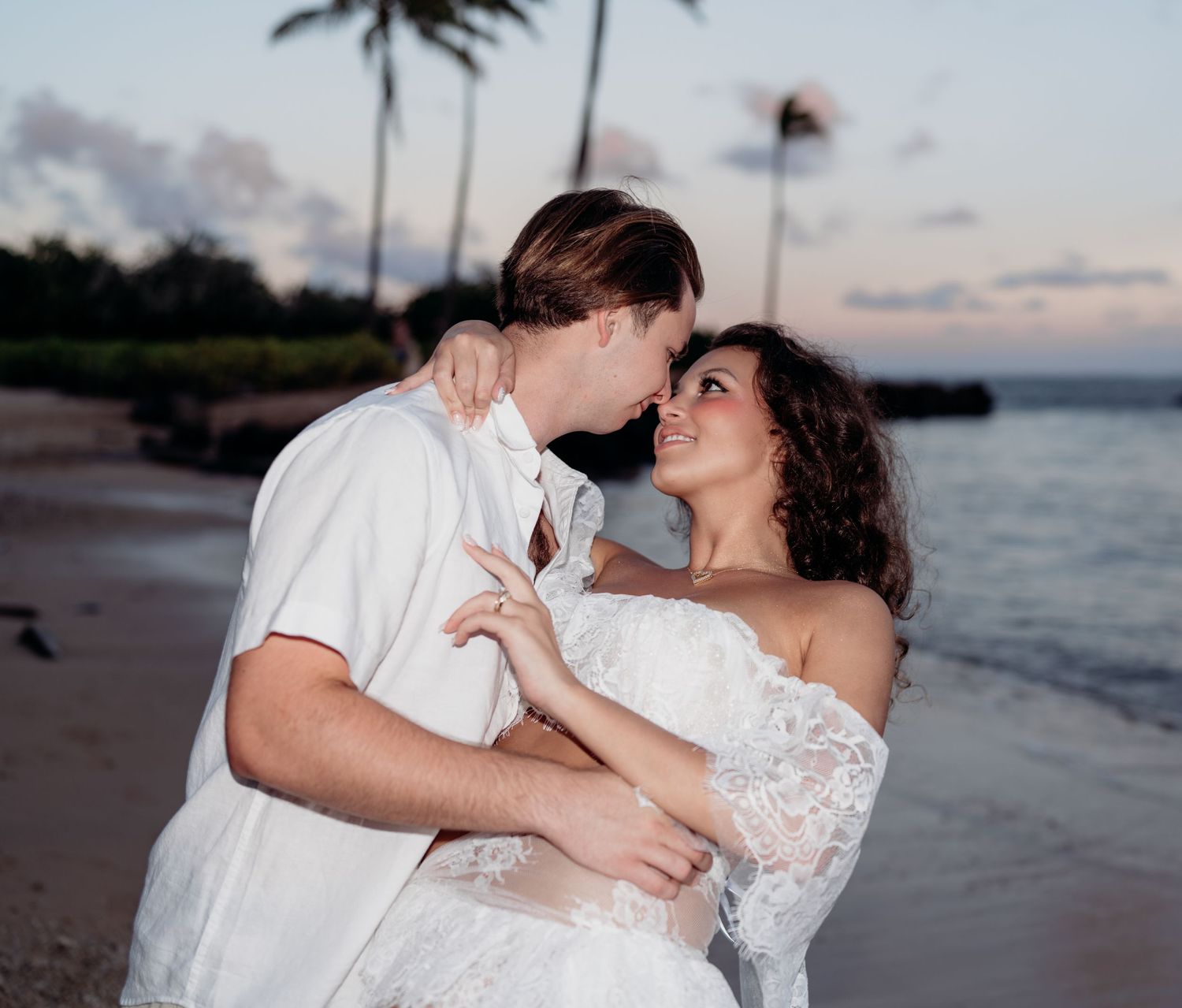 Wedding photographer Oahu Hawaii
Couple Photoshoot 
wedding at the beach photoshoot
Beach wedding Oahu Hawaii
Beach ceremony Oahu Hawaii