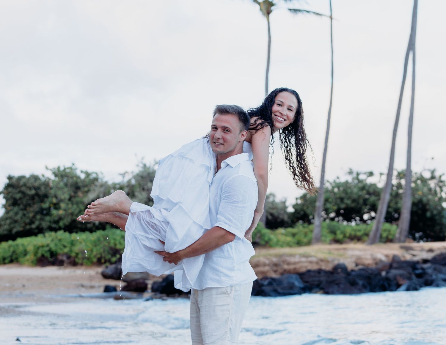 Wedding photographer Oahu Hawaii
Couple Photoshoot 
wedding at the beach photoshoot
Beach wedding Oahu Hawaii
Beach ceremony Oahu Hawaii