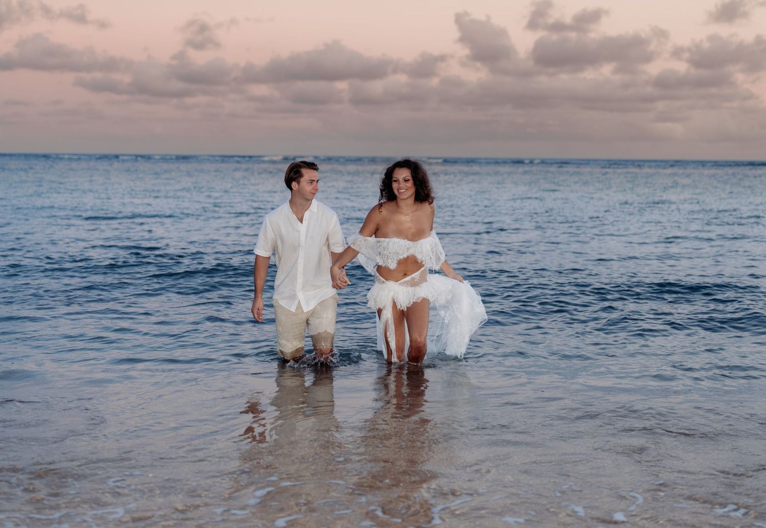 Wedding photographer Oahu Hawaii
Couple Photoshoot 
wedding at the beach photoshoot
Beach wedding Oahu Hawaii
Beach ceremony Oahu Hawaii