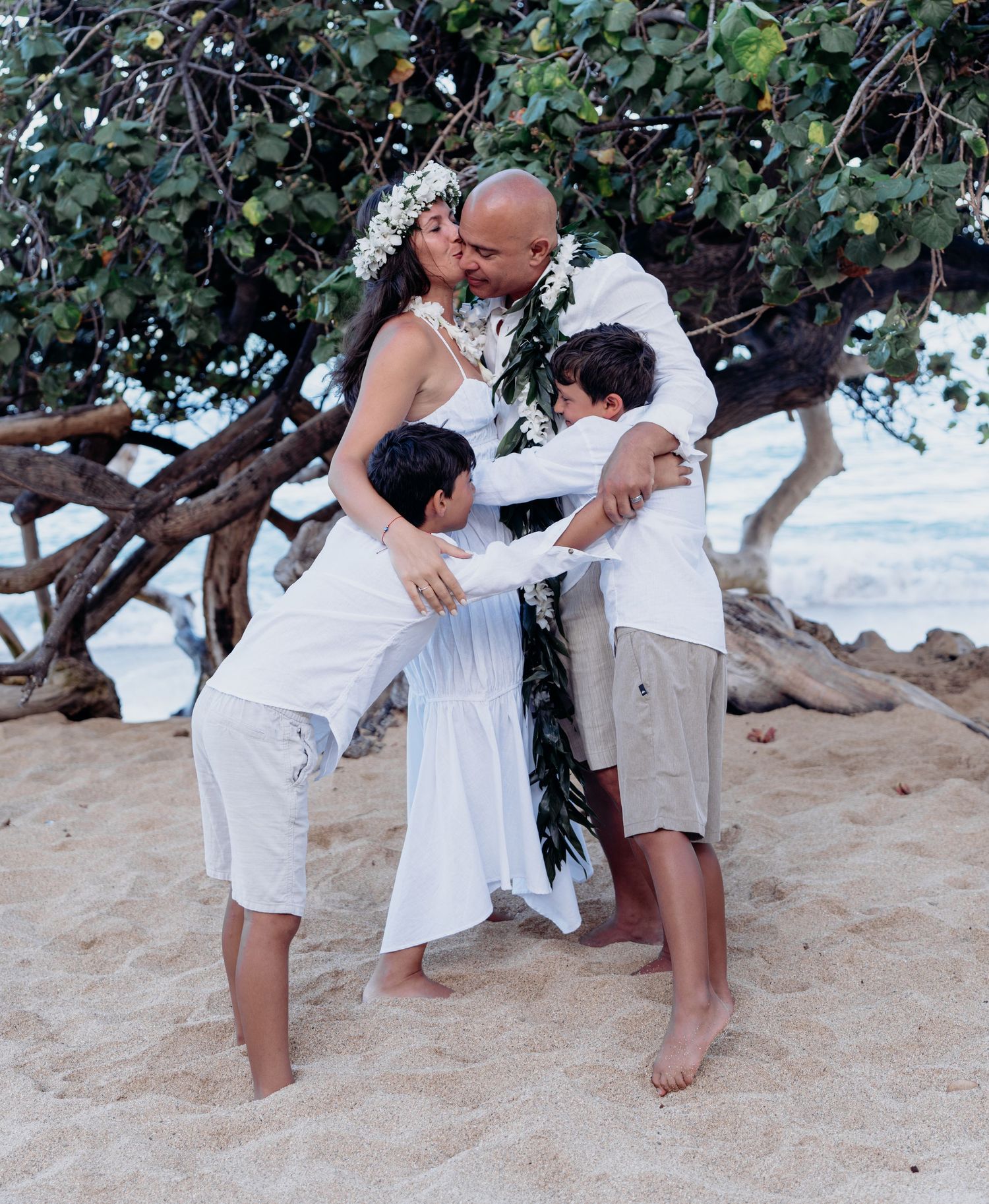 Wedding photographer Oahu Hawaii
Couple Photoshoot 
wedding at the beach photoshoot
Beach wedding Oahu Hawaii
Beach ceremony Oahu Hawaii