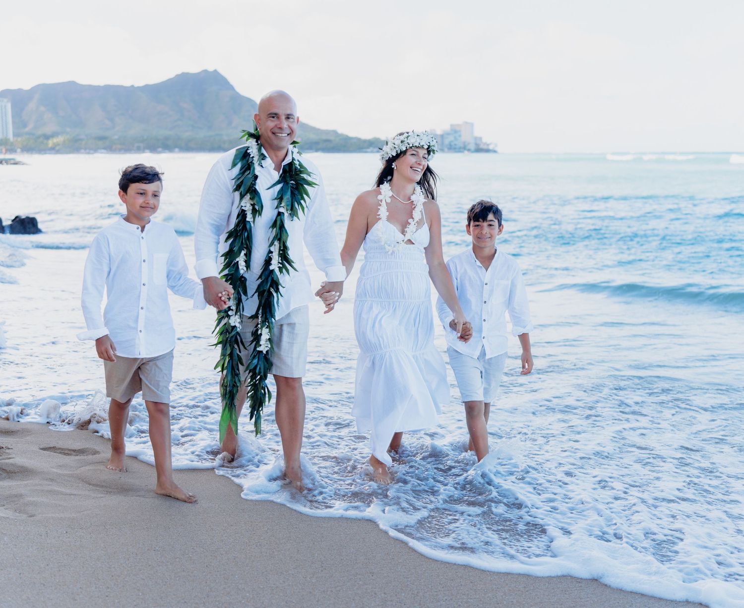 Wedding photographer Oahu Hawaii
Couple Photoshoot 
wedding at the beach photoshoot
Beach wedding Oahu Hawaii
Beach ceremony Oahu Hawaii
