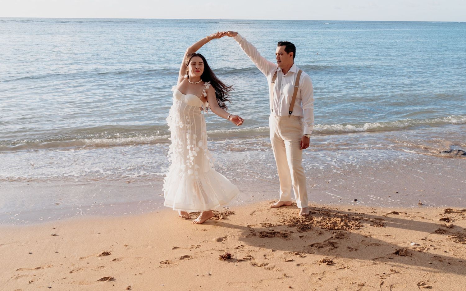 Wedding photographer Oahu Hawaii
Couple Photoshoot 
wedding at the beach photoshoot
Beach wedding Oahu Hawaii
Beach ceremony Oahu Hawaii