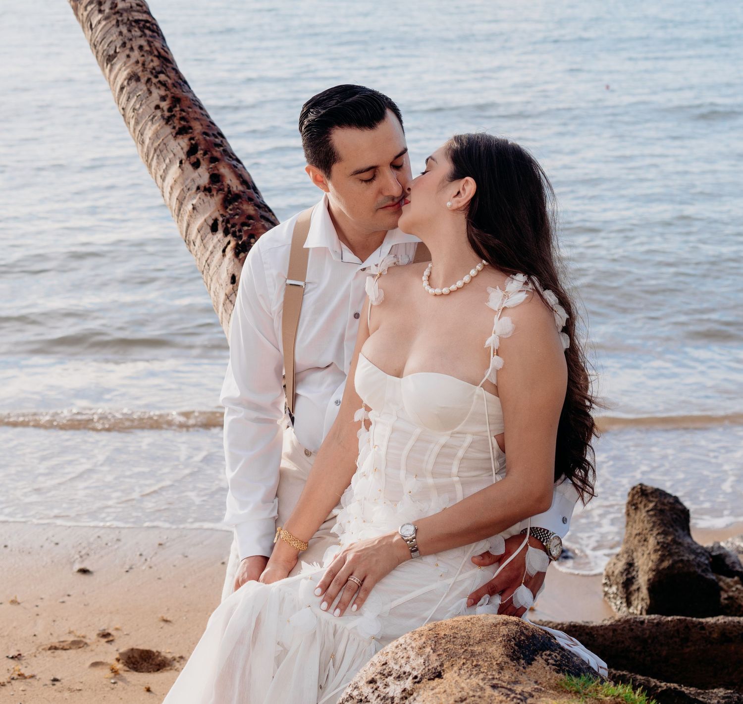 Wedding photographer Oahu Hawaii
Couple Photoshoot 
wedding at the beach photoshoot
Beach wedding Oahu Hawaii
Beach ceremony Oahu Hawaii