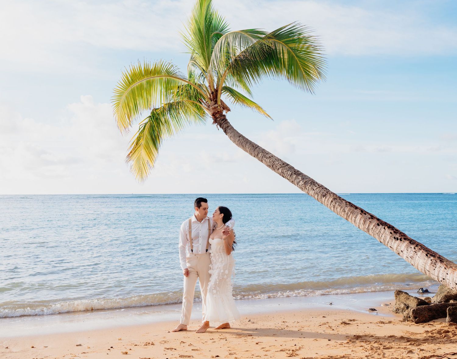 Wedding photographer Oahu Hawaii
Couple Photoshoot 
wedding at the beach photoshoot
Beach wedding Oahu Hawaii
Beach ceremony Oahu Hawaii